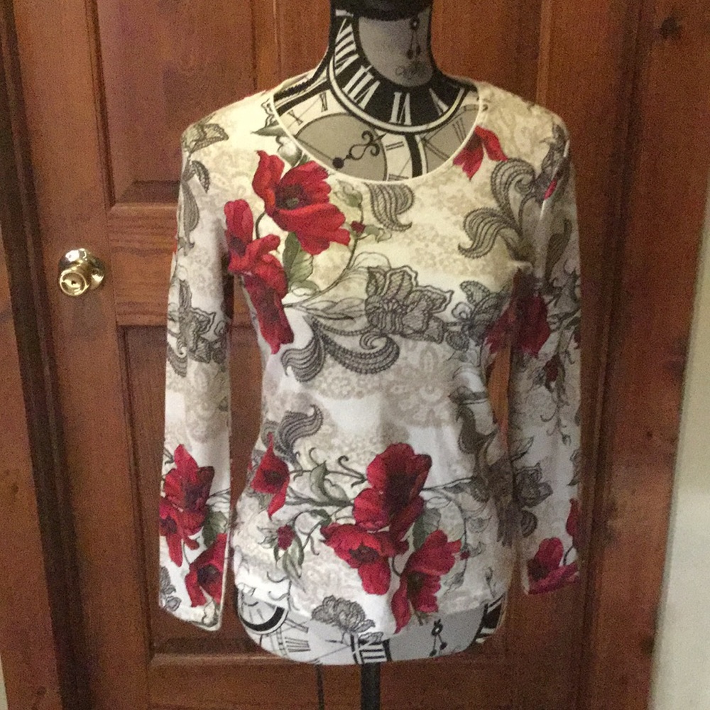 Floral design long sleeved tee